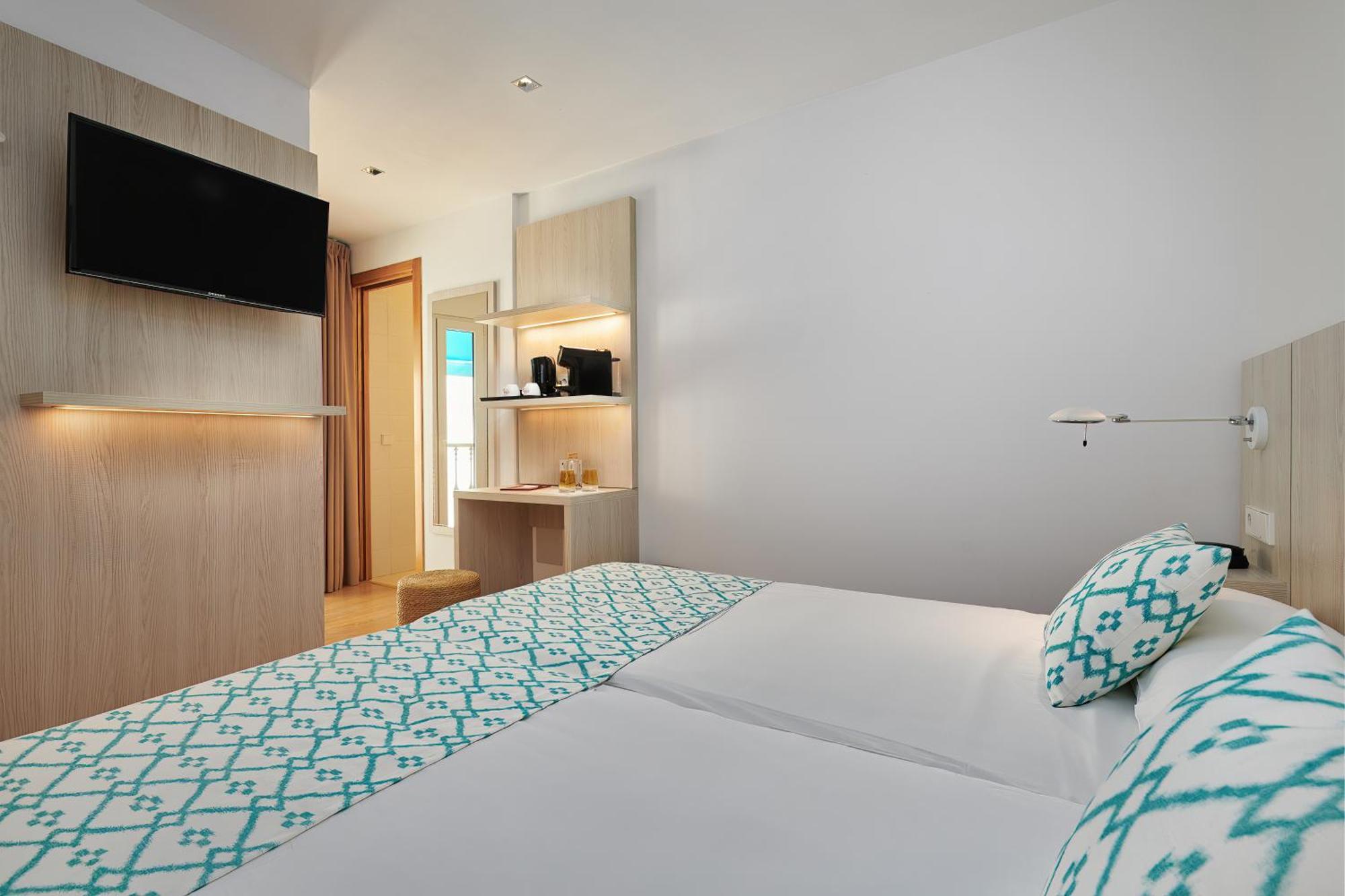 Hotel Colonial Colonia de Sant Jordi Екстериор снимка